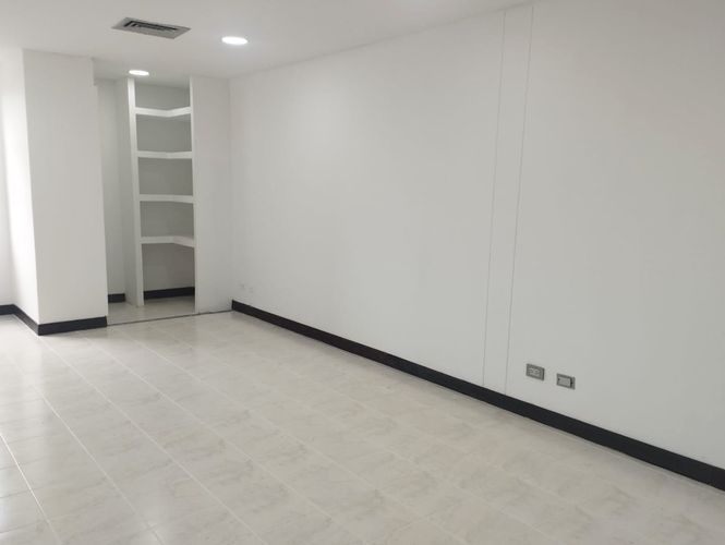 Oficina en arriendo en El Poblado, Medellín, 40 m² · foto 13 de 17