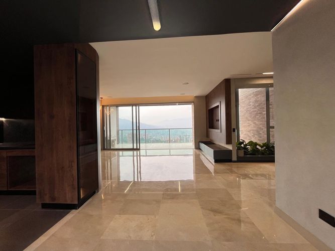 Apartamento de 3 alcobas en venta en El Poblado, Medellín, 209 m² · foto 3 de 20