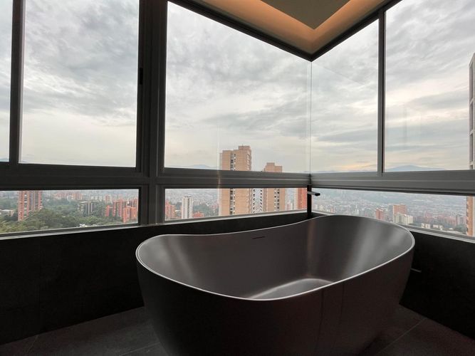 Apartamento de 3 alcobas en venta en El Poblado, Medellín, 209 m² · foto 18 de 20