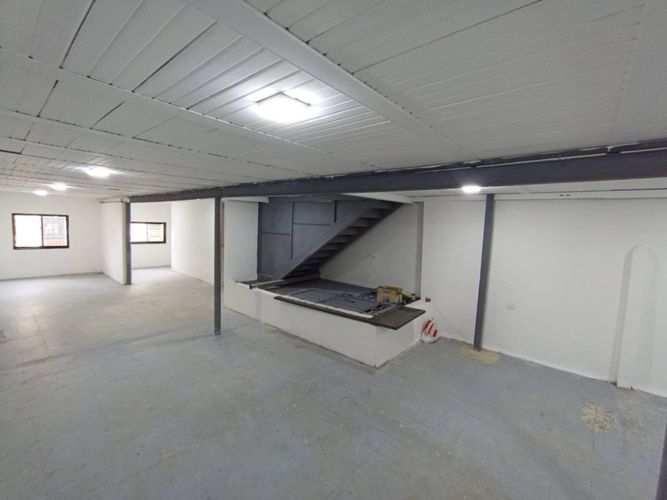 Bodega en arriendo en Cristo Rey, Medellín, 155 m² · foto 3 de 14