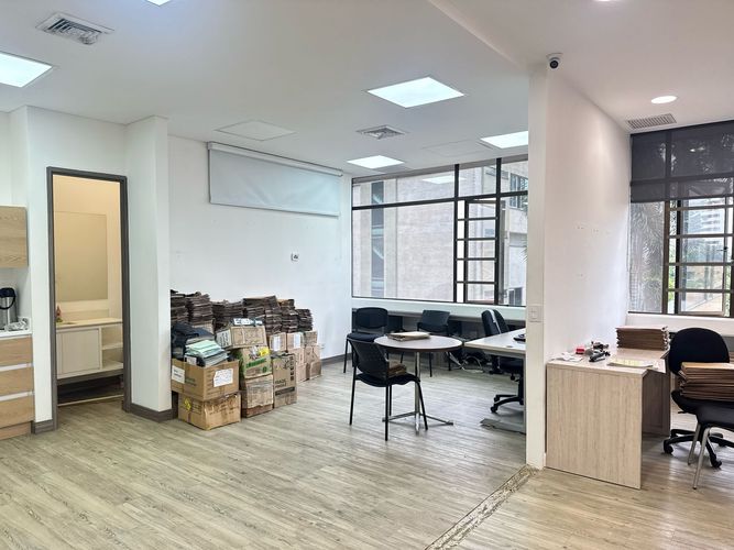 Oficina en arriendo en El Poblado, Medellín, 60 m² · foto 2 de 7