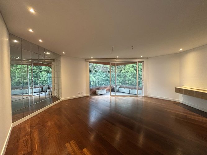 Apartamento de 4 alcobas en venta en Los Rosales, Bogotá, 410 m² · foto 2 de 16