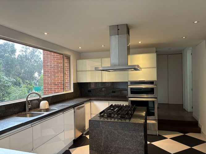 Apartamento de 4 alcobas en venta en Los Rosales, Bogotá, 410 m² · foto 6 de 16