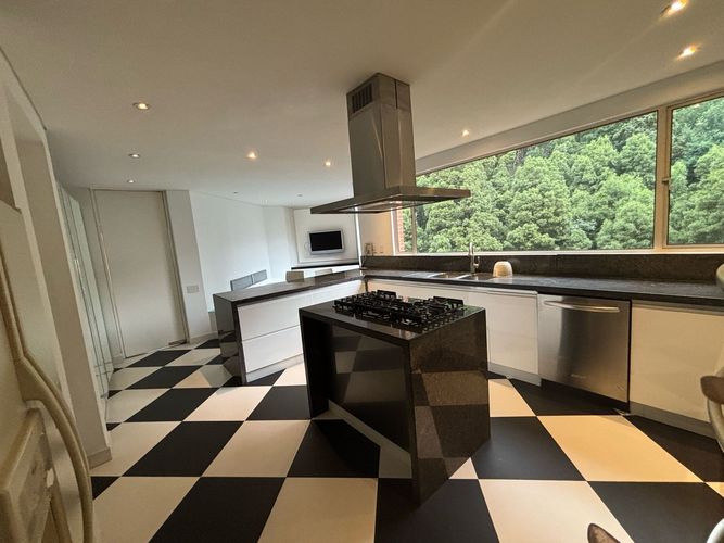 Apartamento de 4 alcobas en venta en Los Rosales, Bogotá, 410 m² · foto 9 de 16