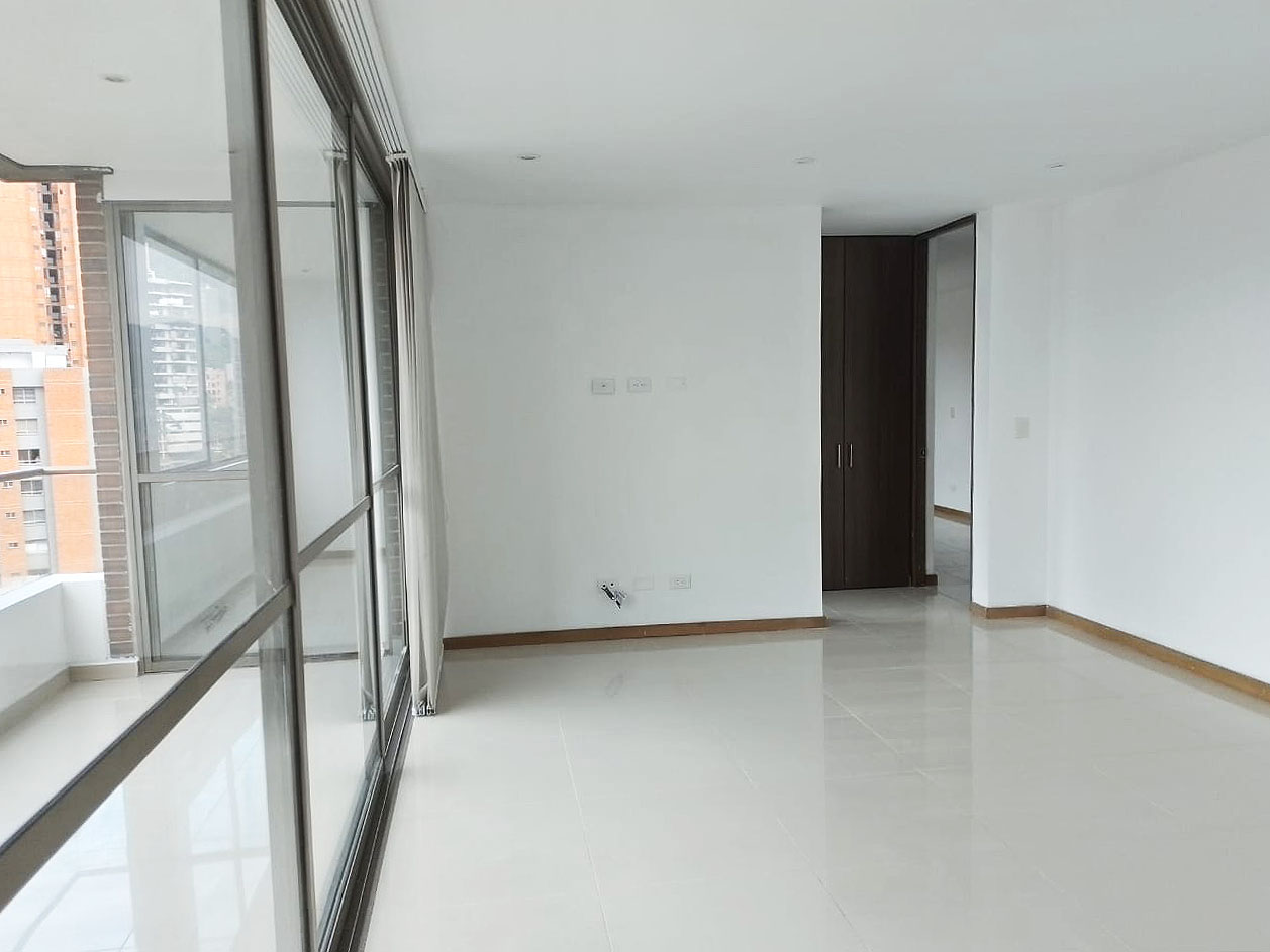 Apartamento en arriendo en El Poblado, Medellín · foto 2 de 15
