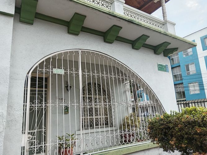 Casa de 5 alcobas en venta en 3 De Julio, Cali, 242 m² · foto 3 de 24