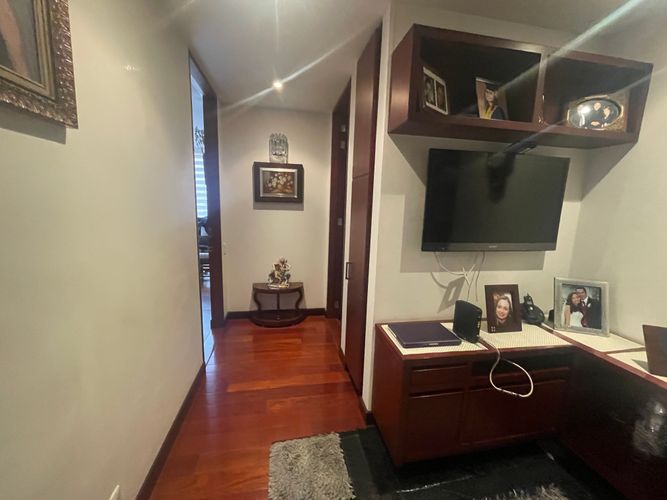 Apartamento de 3 alcobas en venta en Santa Barbara, Bogotá, 222 m² · foto 10 de 24