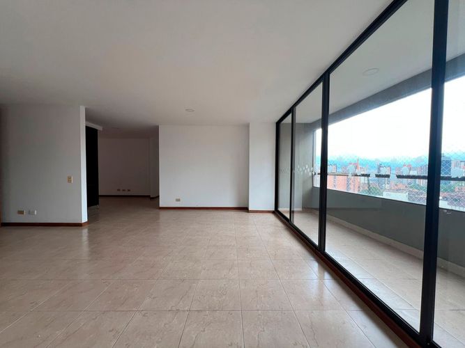 Apartamento de 3 alcobas en arriendo en El Poblado, Medellín, 115 m² · foto 3 de 19