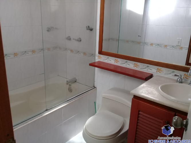 Casa de 3 alcobas en venta en La Cuenca, Envigado, 160 m² · foto 3 de 15
