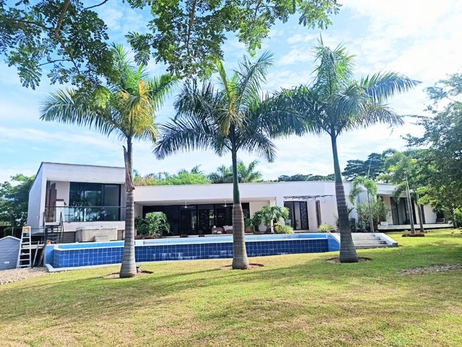 Casa de 4 alcobas en venta en Cn. Las Victorias, Ibagué, 570 m² · foto 2 de 24