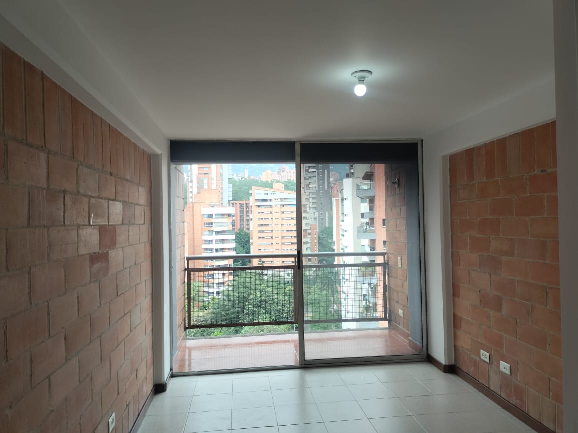 Apartamento en venta en El Poblado, Medellín · foto 2 de 17