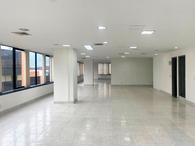 Oficina en arriendo en El Poblado, Medellín, 160 m² · foto 3 de 8