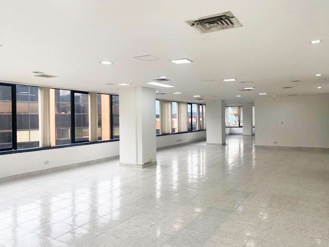 Oficina en arriendo en El Poblado, Medellín, 160 m² · foto 4 de 8