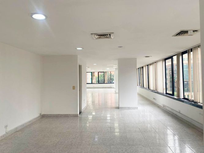 Oficina en arriendo en El Poblado, Medellín, 160 m² · foto 5 de 8