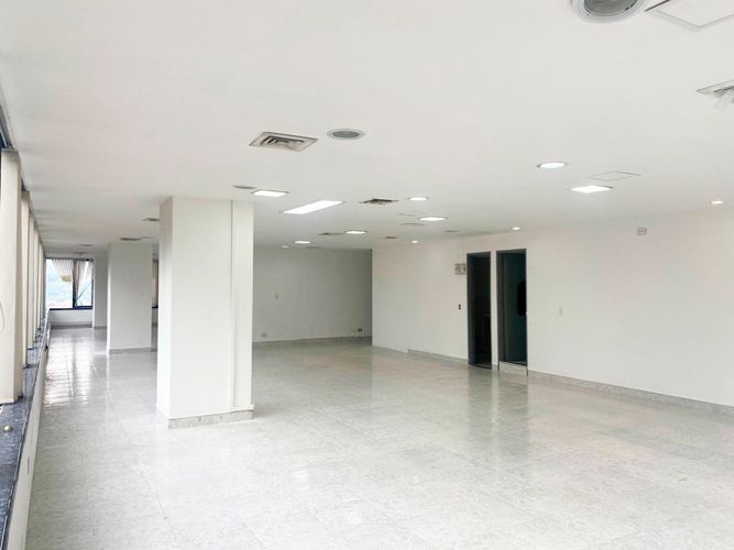 Oficina en arriendo en El Poblado, Medellín, 160 m² · foto 6 de 8