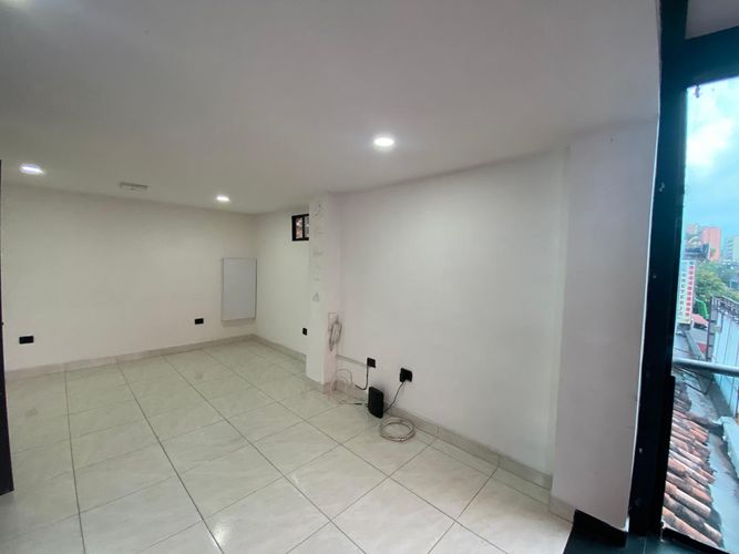 Oficina en arriendo en El Poblado, Medellín, 40 m² · foto 2 de 10