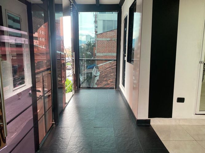 Oficina en arriendo en El Poblado, Medellín, 40 m² · foto 8 de 10