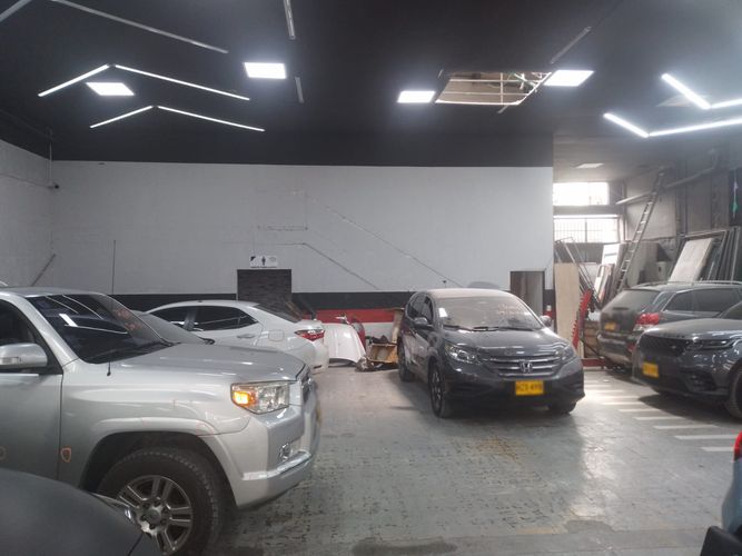 Bodega en venta en El Poblado, Medellín, 1500 m² · foto 2 de 18