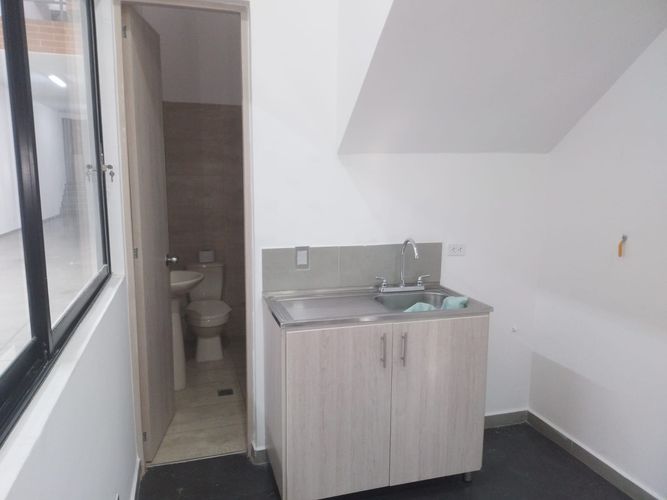 Bodega en arriendo en Perpetuo Socorro, Medellín, 280 m² · foto 18 de 19