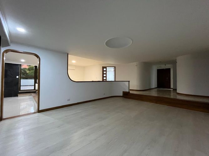 Apartamento de 4 alcobas en arriendo en El Poblado, Medellín, 313 m² · foto 4 de 20