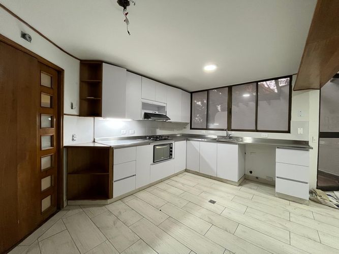 Apartamento de 4 alcobas en arriendo en El Poblado, Medellín, 313 m² · foto 6 de 20