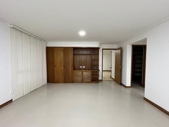 Apartamento de 4 alcobas en arriendo en El Poblado, Medellín, 313 m² · foto 10 de 20