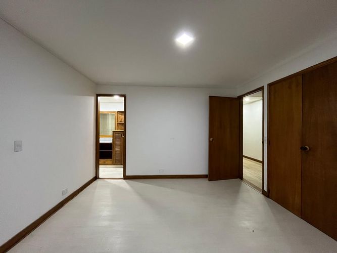 Apartamento de 4 alcobas en arriendo en El Poblado, Medellín, 313 m² · foto 15 de 20