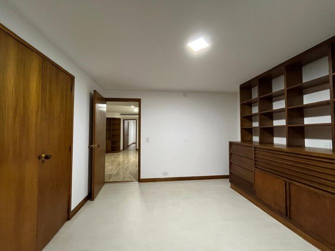 Apartamento de 4 alcobas en arriendo en El Poblado, Medellín, 313 m² · foto 16 de 20