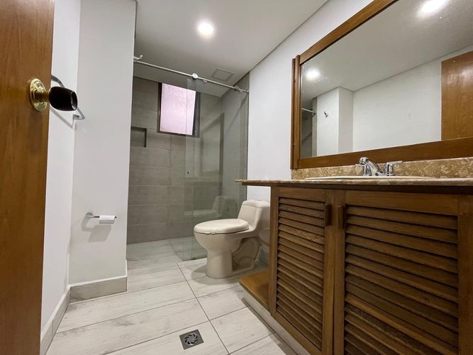 Apartamento de 4 alcobas en arriendo en El Poblado, Medellín, 313 m² · foto 17 de 20