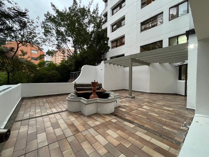 Apartamento de 4 alcobas en arriendo en El Poblado, Medellín, 313 m² · foto 19 de 20