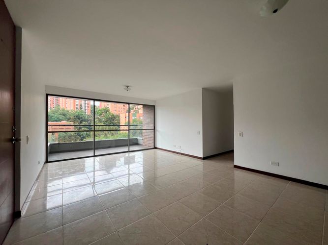 Apartamento de 3 alcobas en arriendo en Santa María De Los Ángeles, Medellín, 130 m² · foto 2 de 18