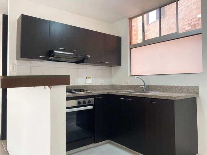 Apartamento de 2 alcobas en arriendo en El Poblado, Medellín, 72 m² · foto 5 de 14