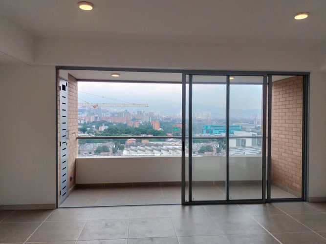 Apartamento de 3 alcobas en arriendo en El Poblado, Medellín, 86 m² · foto 2 de 19