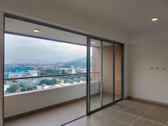 Apartamento de 3 alcobas en arriendo en El Poblado, Medellín, 86 m² · foto 3 de 19
