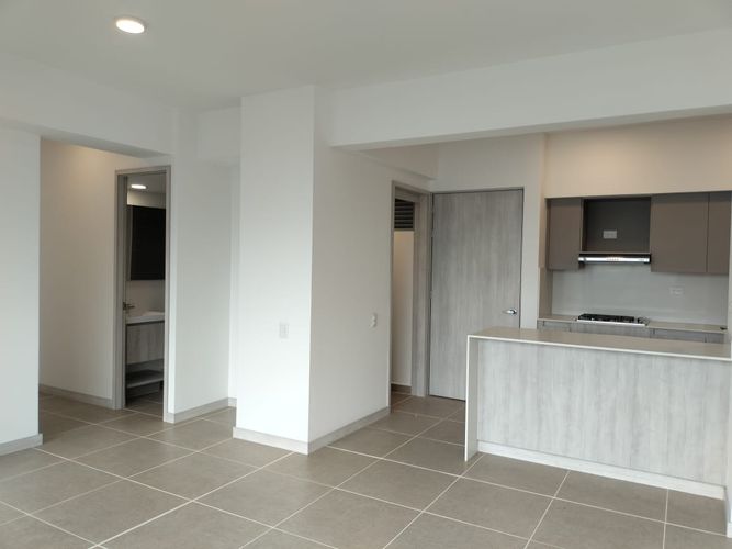 Apartamento de 3 alcobas en arriendo en El Poblado, Medellín, 86 m² · foto 4 de 19