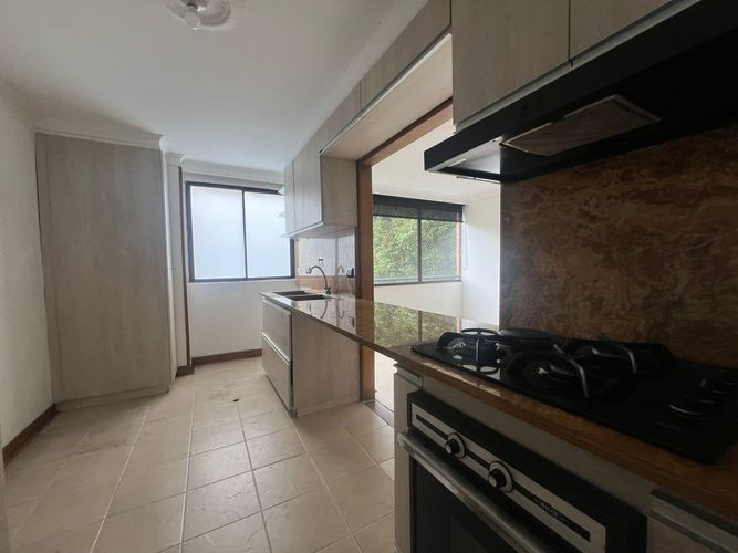 Apartamento de 2 alcobas en arriendo en El Poblado, Medellín, 100 m² · foto 4 de 15