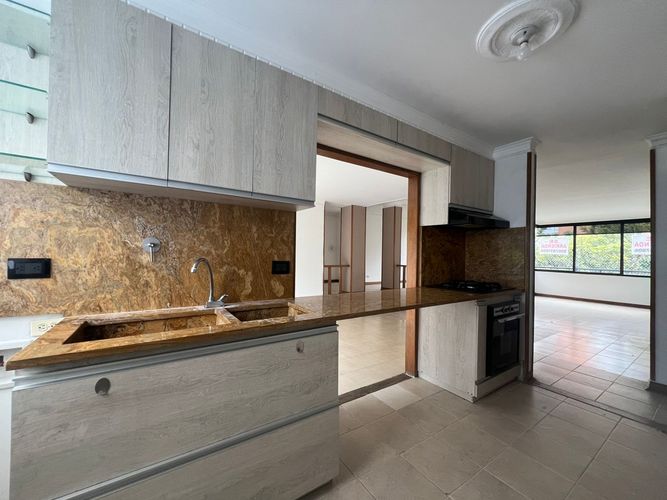 Apartamento de 2 alcobas en arriendo en El Poblado, Medellín, 100 m² · foto 5 de 15