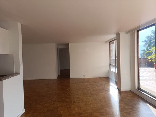 Apartamento de 2 alcobas en arriendo en El Poblado, Medellín, 117 m² · foto 3 de 19