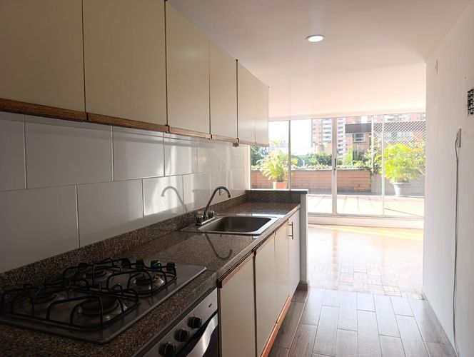 Apartamento de 2 alcobas en arriendo en El Poblado, Medellín, 117 m² · foto 4 de 19
