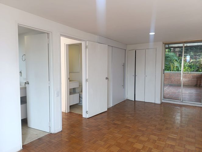 Apartamento de 2 alcobas en arriendo en El Poblado, Medellín, 117 m² · foto 13 de 19