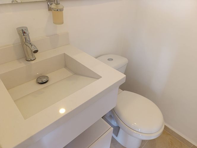 Apartamento de 2 alcobas en arriendo en El Poblado, Medellín, 117 m² · foto 18 de 19