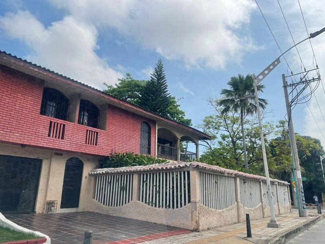 Casa de 3 alcobas en venta en El Golf, Barranquilla, 325 m² · foto 3 de 5