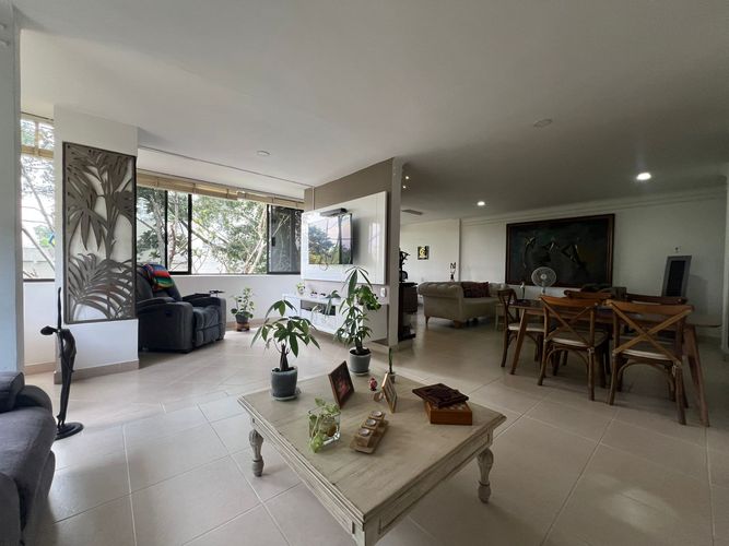 Apartamento de 3 alcobas en venta en El Poblado, Medellín, 215 m² · foto 3 de 20