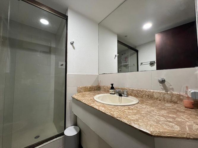 Apartamento de 3 alcobas en venta en El Poblado, Medellín, 215 m² · foto 16 de 20