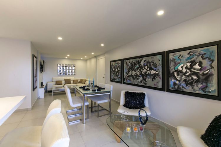 Apartamento de 2 alcobas en venta en El Poblado, Medellín, 80 m² · foto 3 de 14
