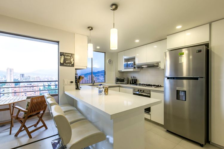 Apartamento de 2 alcobas en venta en El Poblado, Medellín, 80 m² · foto 5 de 14