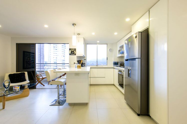 Apartamento de 2 alcobas en venta en El Poblado, Medellín, 80 m² · foto 6 de 14