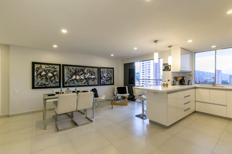 Apartamento de 2 alcobas en venta en El Poblado, Medellín, 80 m² · foto 11 de 14