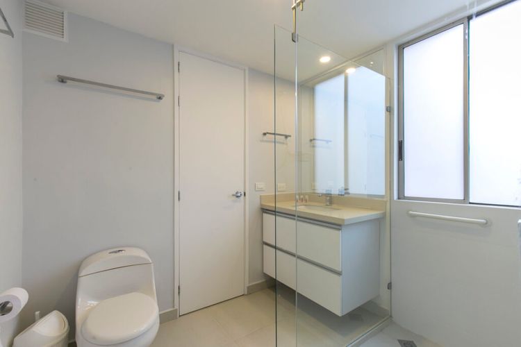 Apartamento de 2 alcobas en venta en El Poblado, Medellín, 80 m² · foto 13 de 14