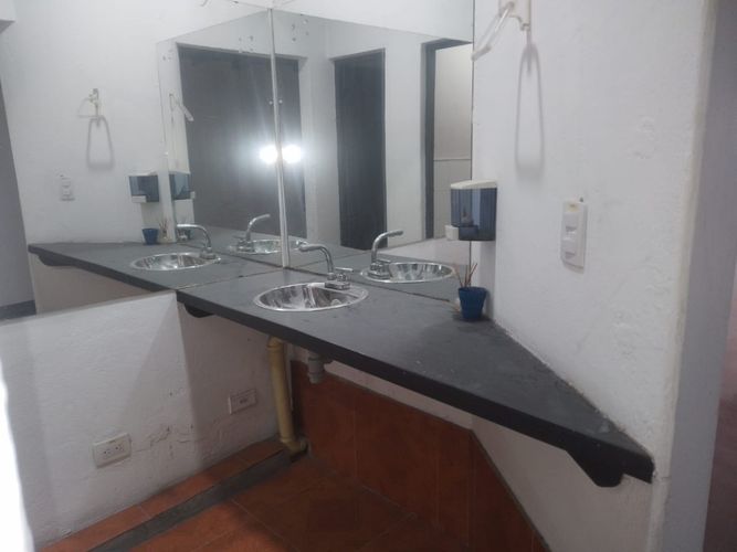 Local en arriendo en Perpetuo Socorro, Medellín, 145 m² · foto 2 de 11